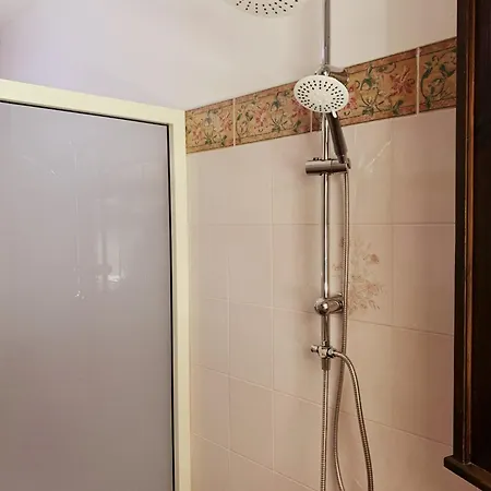 Elvira Guest house *